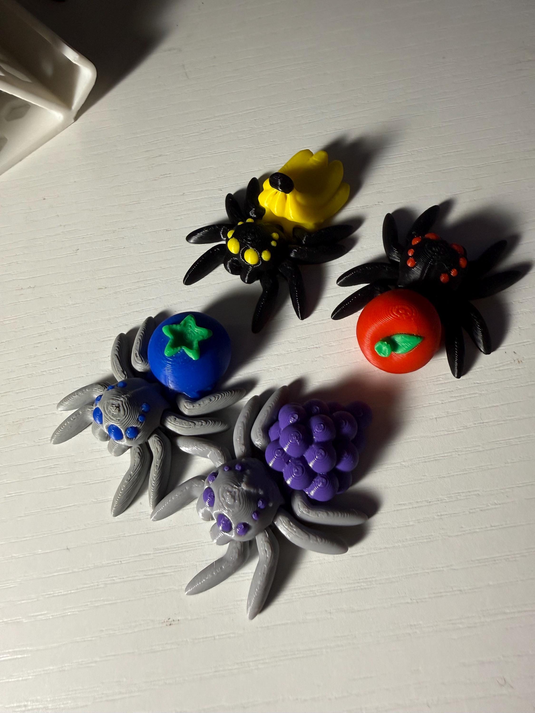 Articulated Fruit Spider Fidget Toy – 3D Printed Desk Pet, Grape, Blueberry, Banana, Apple