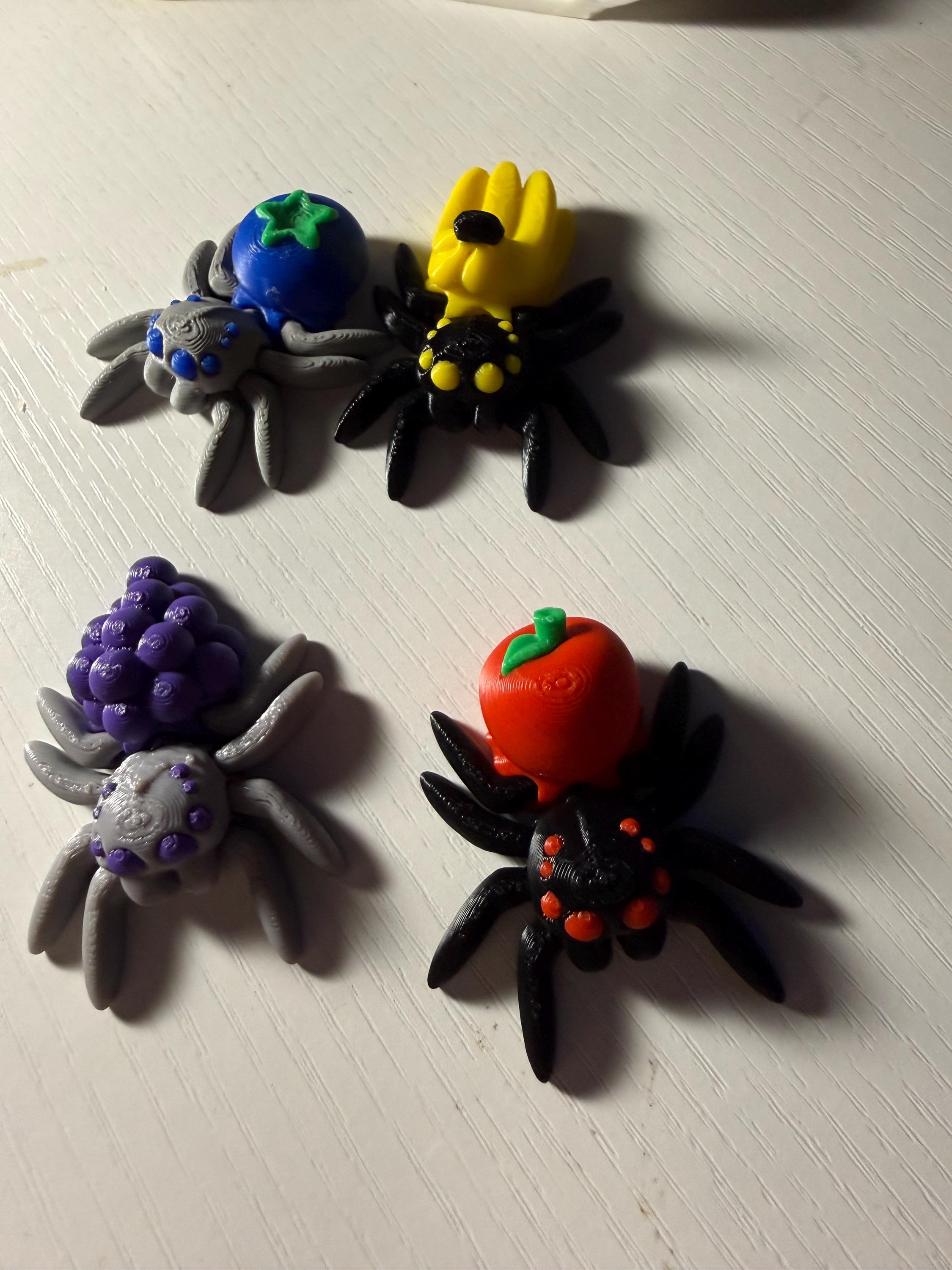 Articulated Fruit Spider Fidget Toy – 3D Printed Desk Pet, Grape, Blueberry, Banana, Apple