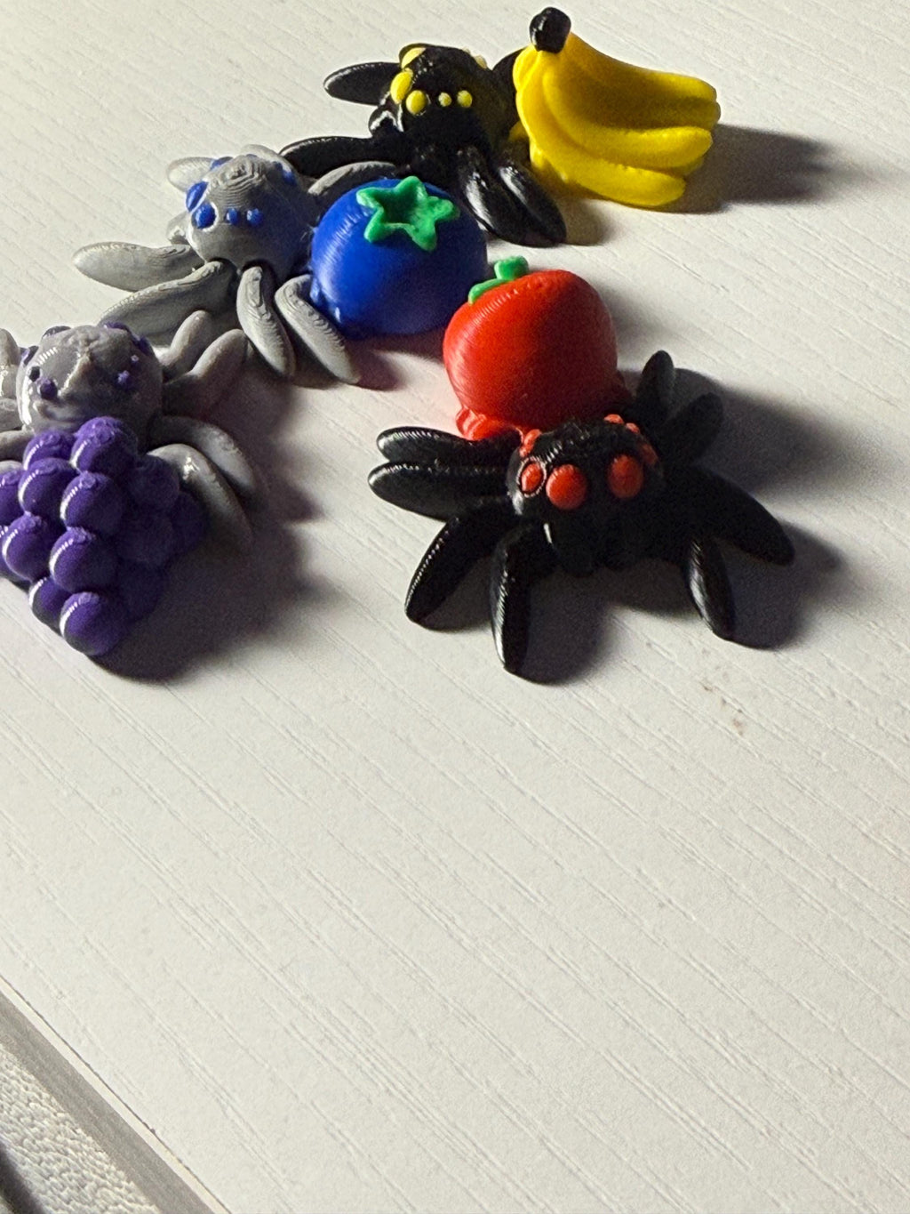 Articulated Fruit Spider Fidget Toy – 3D Printed Desk Pet, Grape, Blueberry, Banana, Apple