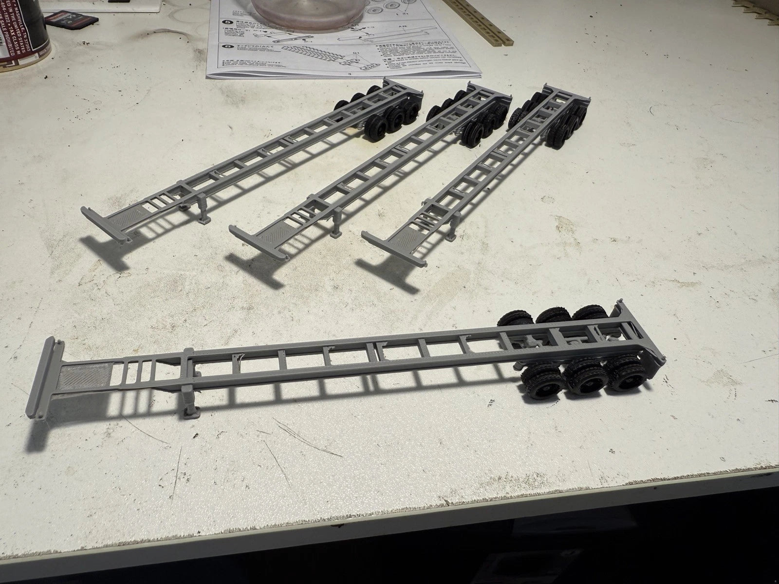 4 Ho Scale 53ft tri axle Container, Chassis
