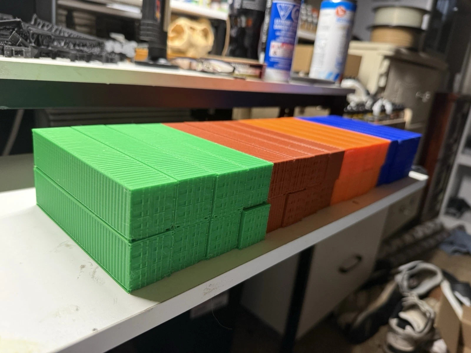 32 Ho Scale, 40 ft Shipping Containers