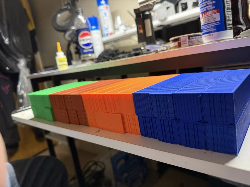 32 Ho Scale, 40 ft Shipping Containers