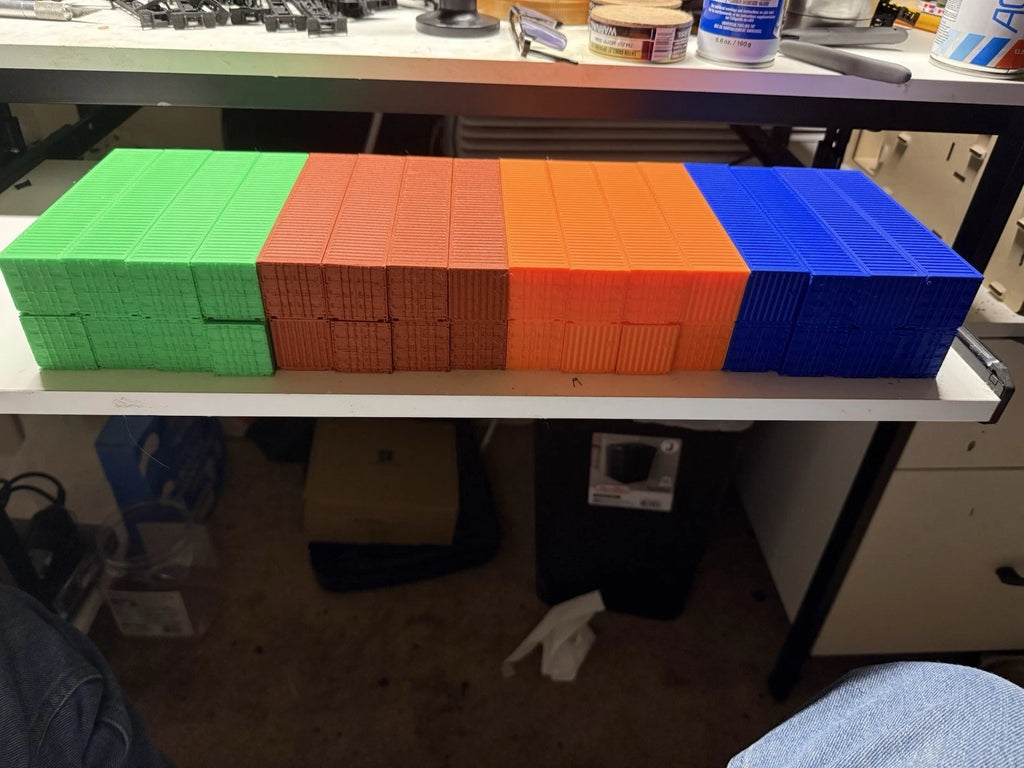 32 Ho Scale, 40 ft Shipping Containers