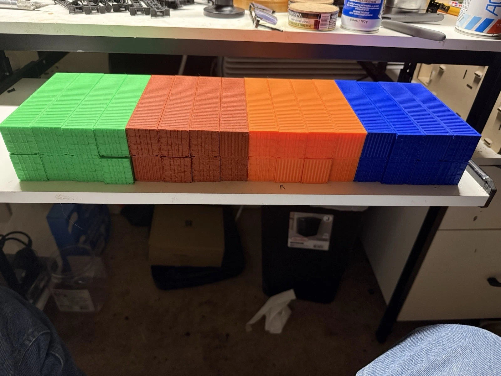 32 Ho Scale, 40 ft Shipping Containers