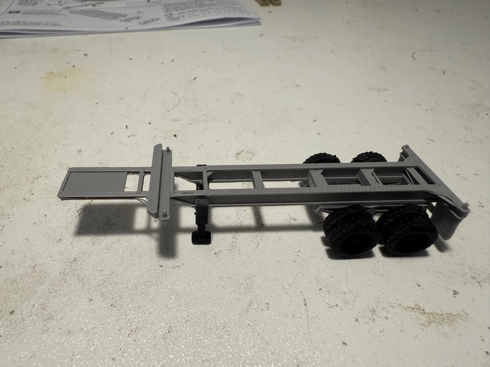4 HO 20 Ft Shipping Container chasies 2 tri axle 2 double axle