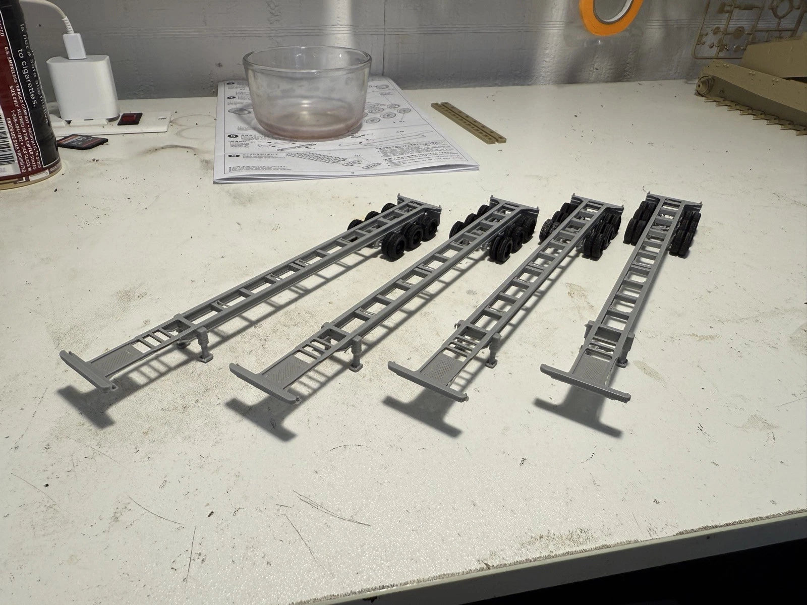 4 Ho Scale 53ft tri axle Container, Chassis